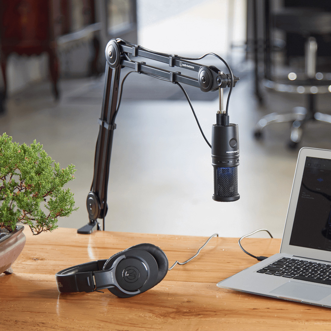 Audio-Technica AT2020 Streamer/Podcaster Mic Package